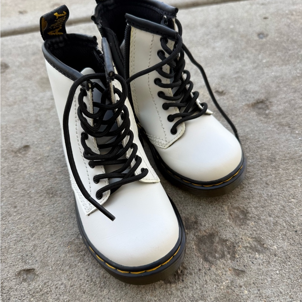 Toddler Dr. Martens Black Leather Lace-Up Boot Interior View